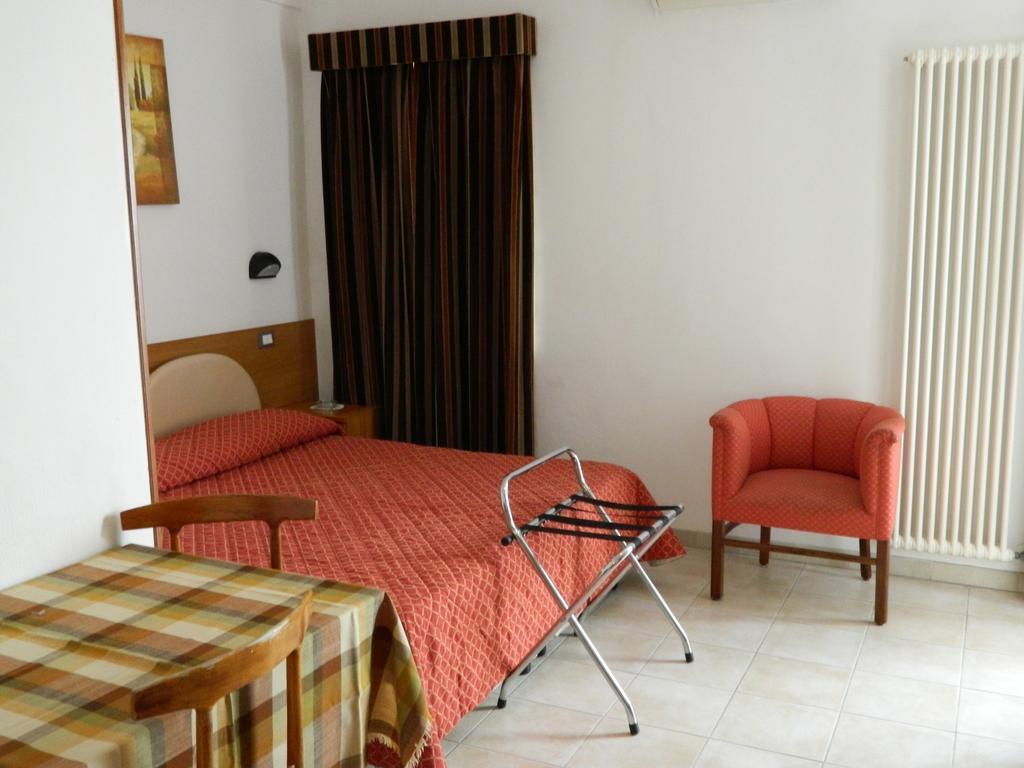 Residence Dei Fiori Bordighera Szoba fotó
